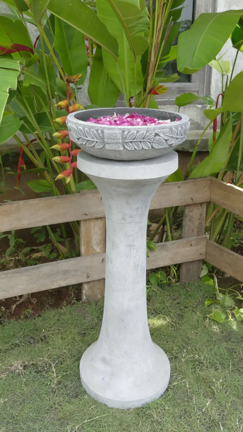  Product image 3 of the product “Merapi - pedestal, tapered, smooth, Ø 28cm, 70cm H | cast stone ”